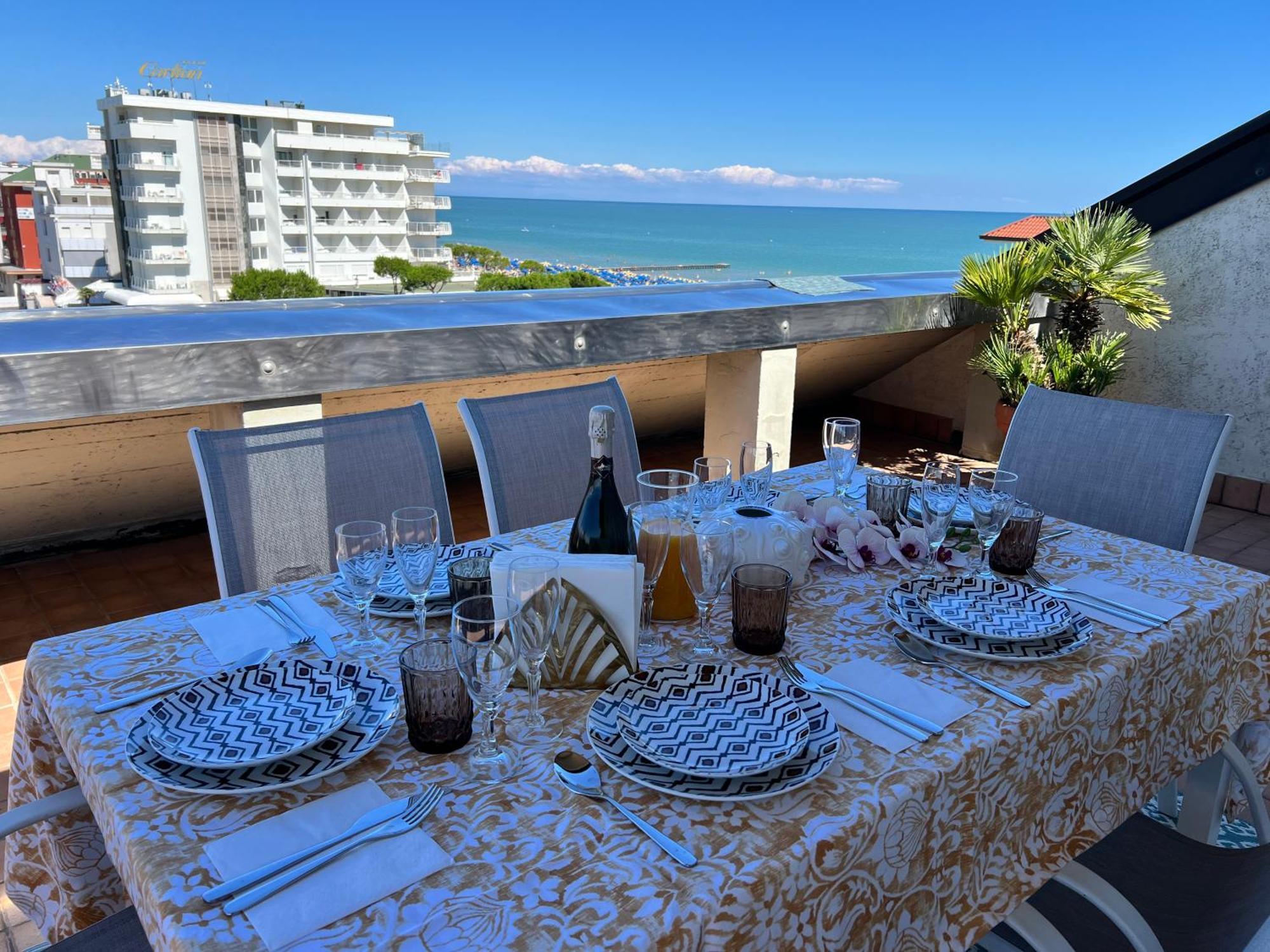 Blue Moon Penthouse Apartment Lido di Jesolo Luaran gambar